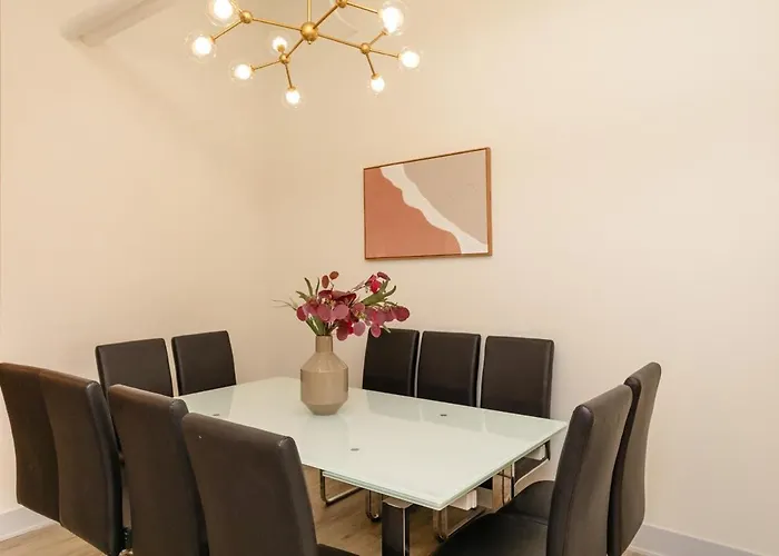 Apartment Spacious 5br Luxury Perfect For Groups With Gym Access And Optional Parking Near Mccormick Place, Grant Park And Soldier Field *