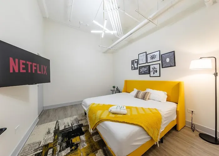 Spacious 5br Luxury Perfect For Groups With Gym Access And Optional Parking Near Mccormick Place, Grant Park And Soldier Field Apartment *