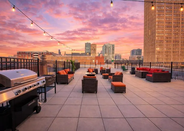Apartment Spacious 5br Luxury Perfect For Groups With Gym Access And Optional Parking Near Mccormick Place, Grant Park And Soldier Field *