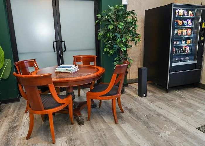 Spacious 5br Luxury Perfect For Groups With Gym Access And Optional Parking Near Mccormick Place, Grant Park And Soldier Field Apartment Chicago