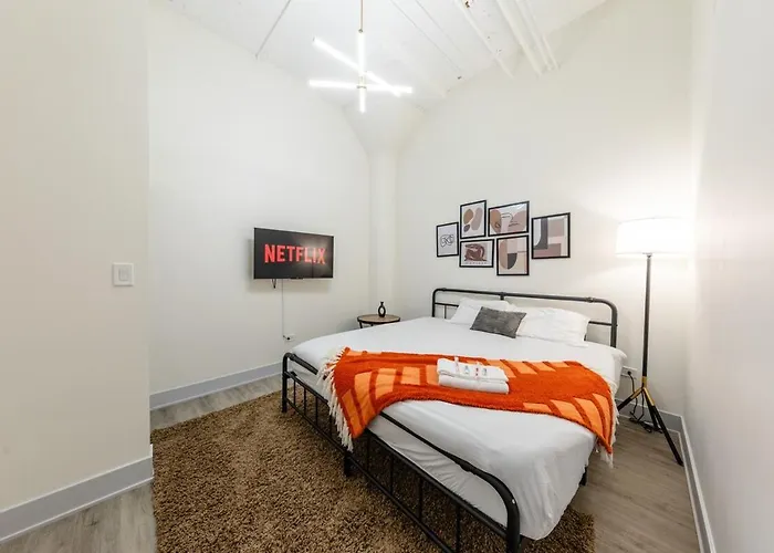 Spacious 5br Luxury Perfect For Groups With Gym Access And Optional Parking Near Mccormick Place, Grant Park And Soldier Field Apartment