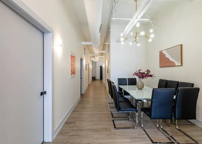 Apartment Spacious 5br Luxury Perfect For Groups With Gym Access And Optional Parking Near Mccormick Place, Grant Park And Soldier Field *