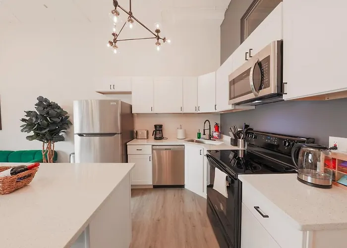 Spacious 5br Luxury Perfect For Groups With Gym Access And Optional Parking Near Mccormick Place, Grant Park And Soldier Field Chicago