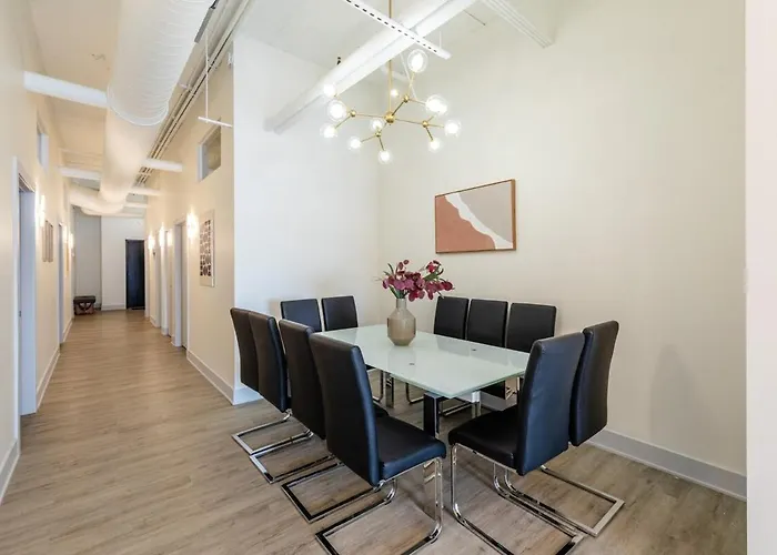 Spacious 5br Luxury Perfect For Groups With Gym Access And Optional Parking Near Mccormick Place, Grant Park And Soldier Field Chicago