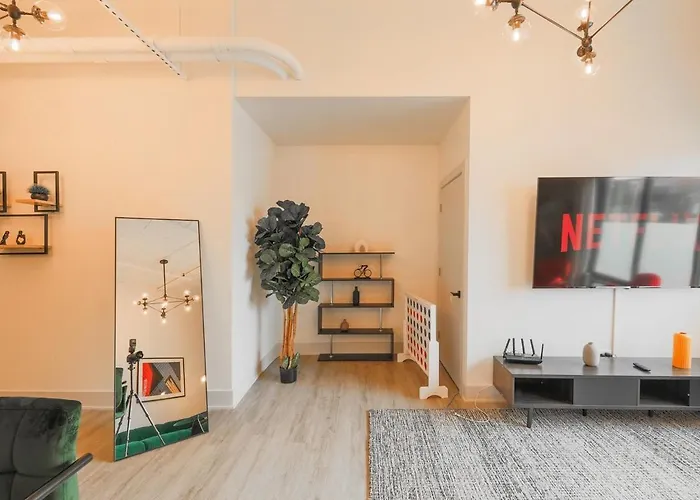 Apartment Spacious 5br Luxury Perfect For Groups With Gym Access And Optional Parking Near Mccormick Place, Grant Park And Soldier Field