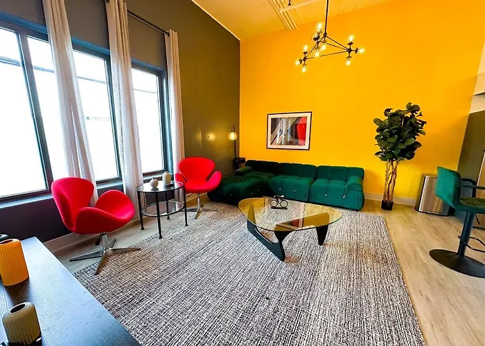 Spacious 5br Luxury Perfect For Groups With Gym Access And Optional Parking Near Mccormick Place, Grant Park And Soldier Field