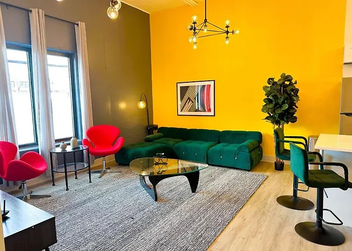 Spacious 5br Luxury Perfect For Groups With Gym Access And Optional Parking Near Mccormick Place, Grant Park And Soldier Field